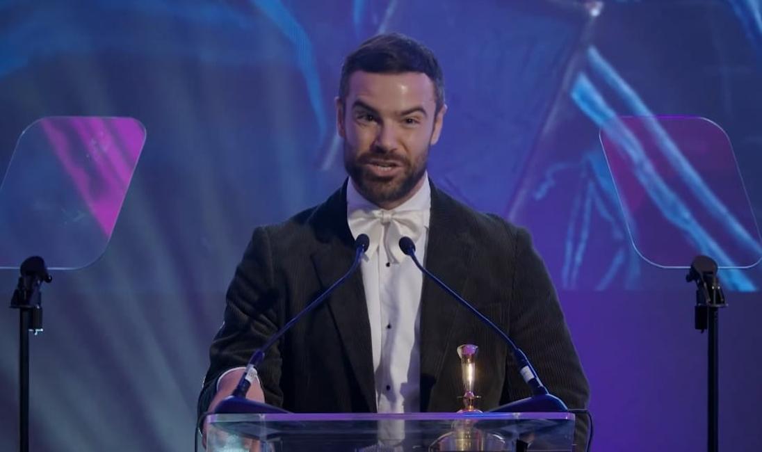 Astronaut on Expedition 33 Voices Common Concerns in Award Acceptance